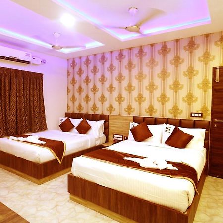 Hotel Sai Krish Grand Chettippattu Buitenkant foto