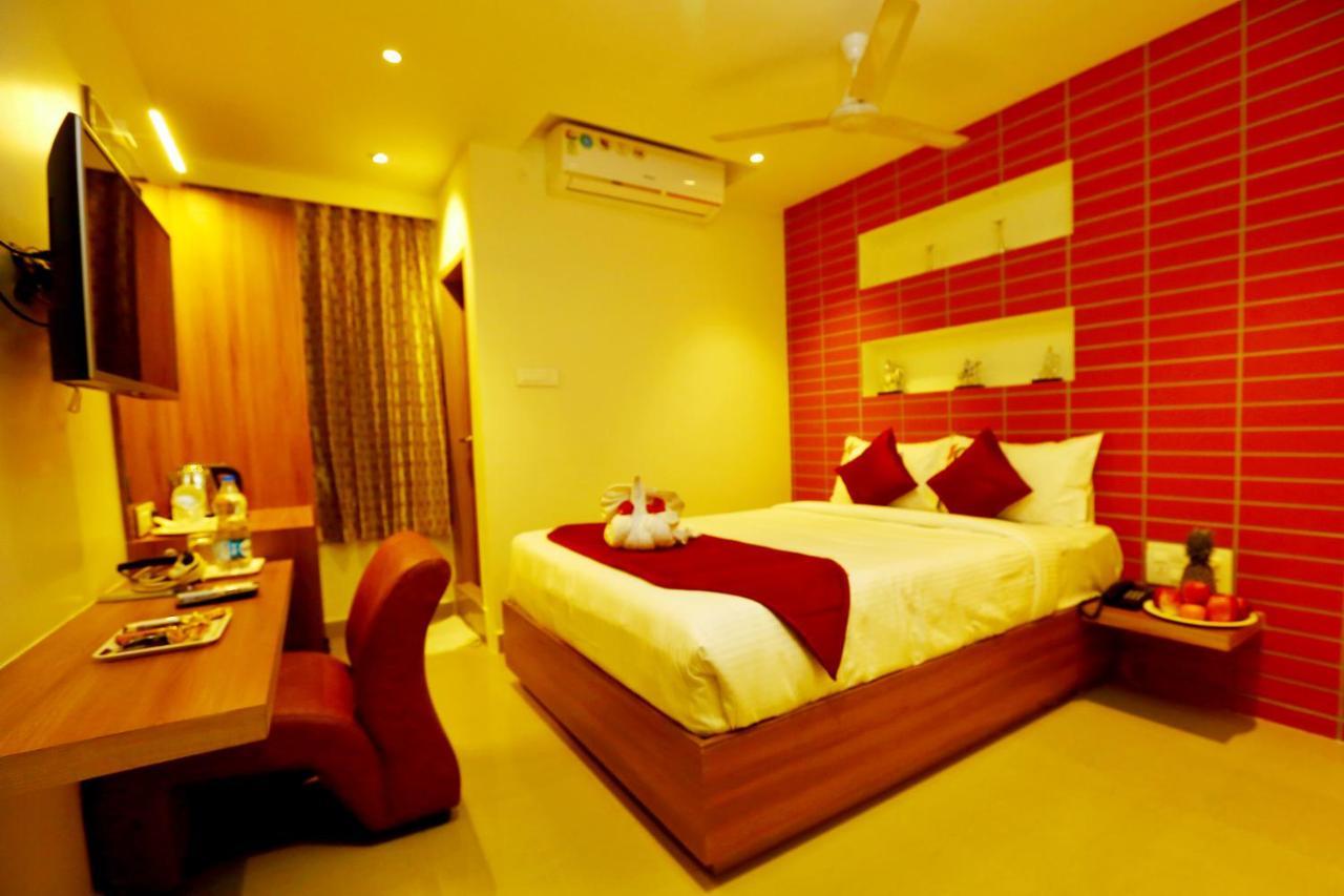 Hotel Sai Krish Grand Chettippattu Buitenkant foto