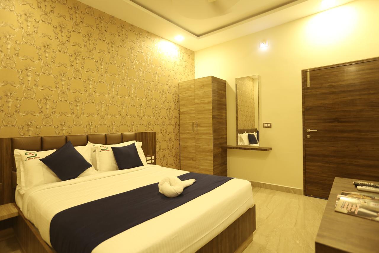 Hotel Sai Krish Grand Chettippattu Buitenkant foto