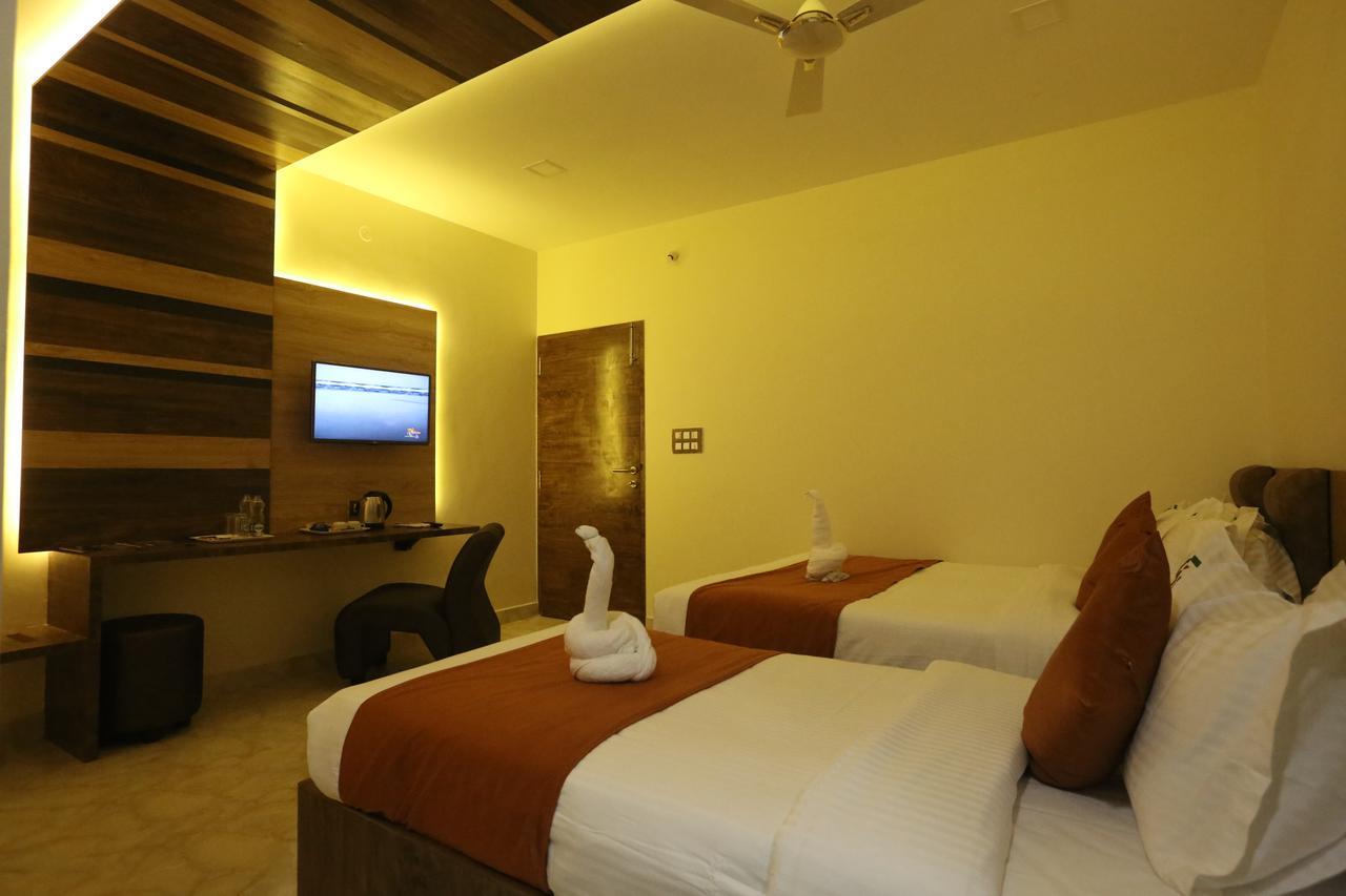 Hotel Sai Krish Grand Chettippattu Buitenkant foto