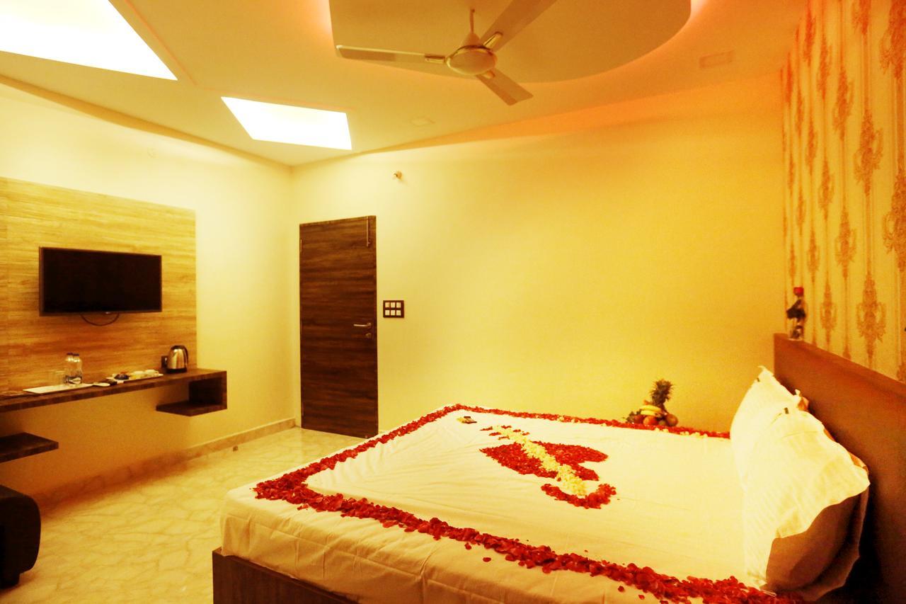 Hotel Sai Krish Grand Chettippattu Buitenkant foto