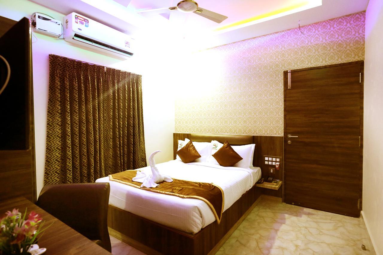 Hotel Sai Krish Grand Chettippattu Buitenkant foto