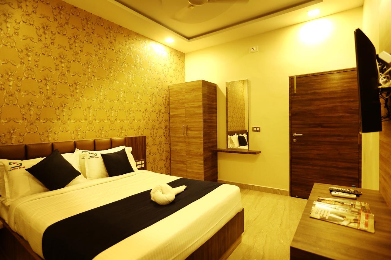 Hotel Sai Krish Grand Chettippattu Buitenkant foto