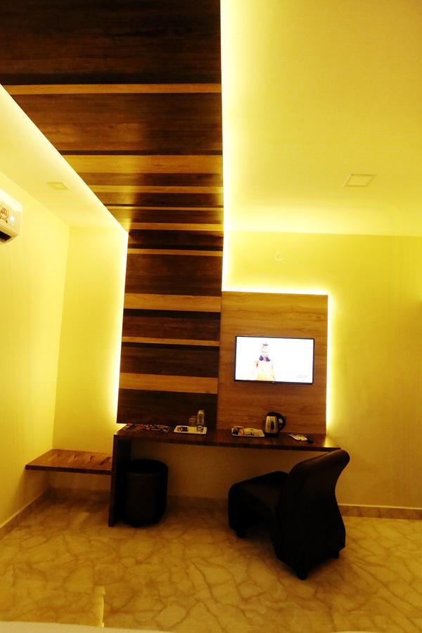 Hotel Sai Krish Grand Chettippattu Buitenkant foto