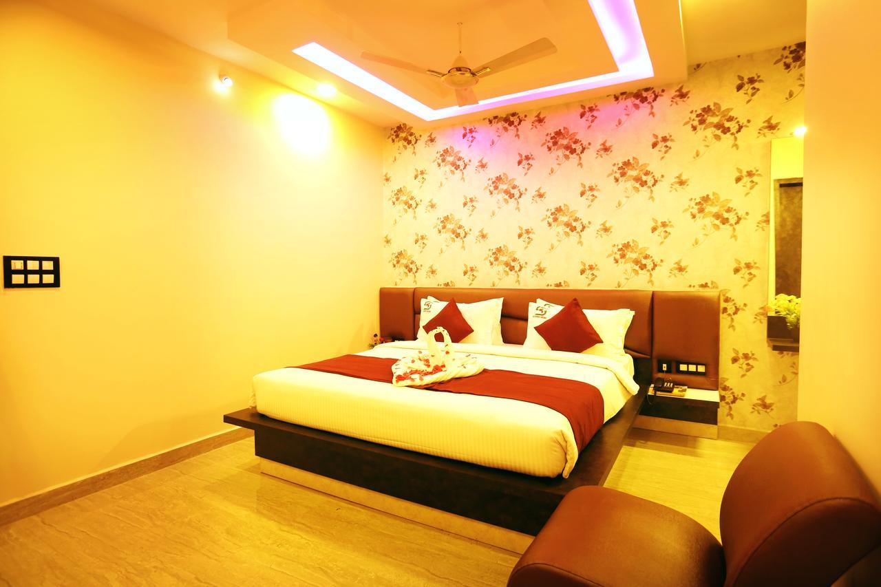 Hotel Sai Krish Grand Chettippattu Buitenkant foto