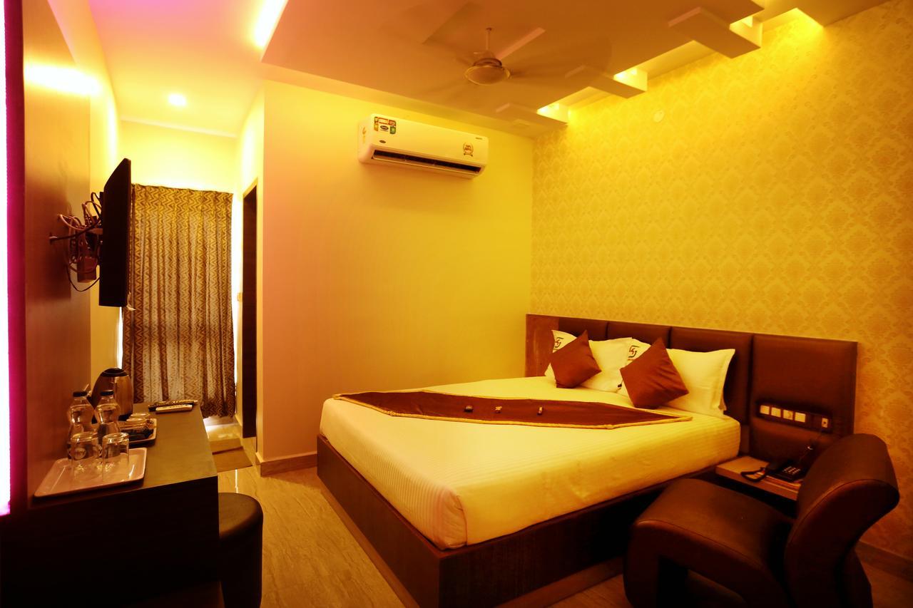 Hotel Sai Krish Grand Chettippattu Buitenkant foto