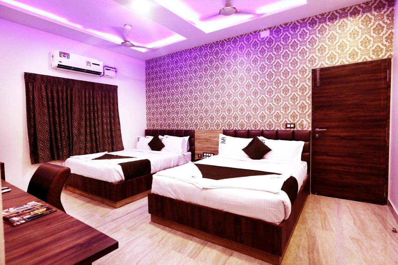 Hotel Sai Krish Grand Chettippattu Buitenkant foto