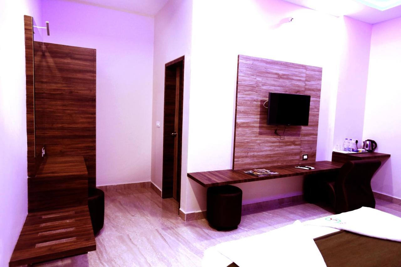Hotel Sai Krish Grand Chettippattu Buitenkant foto