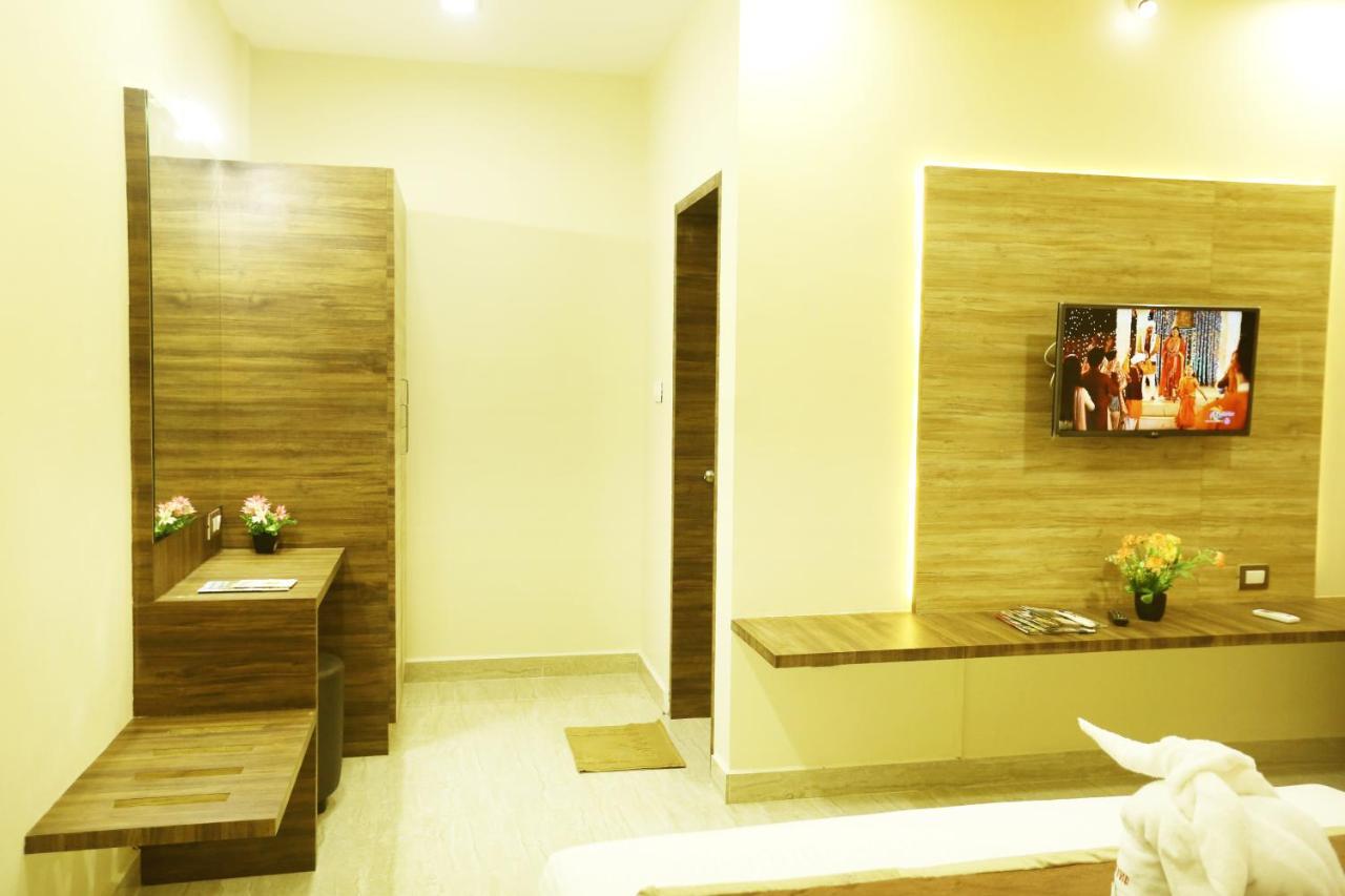 Hotel Sai Krish Grand Chettippattu Buitenkant foto