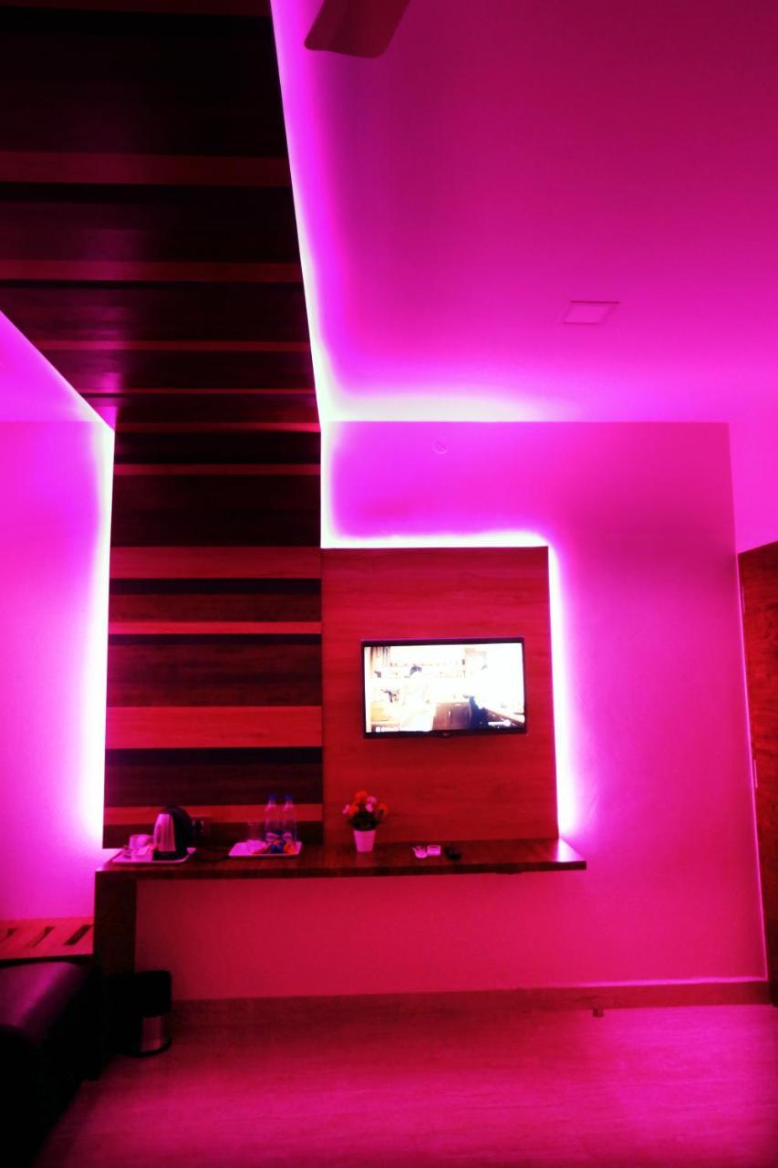 Hotel Sai Krish Grand Chettippattu Buitenkant foto